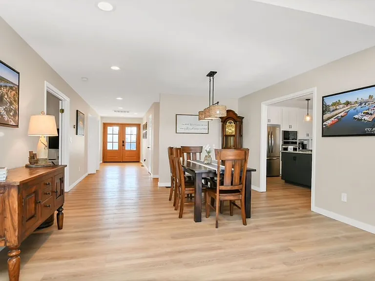1923 Seal Way — Photo 18