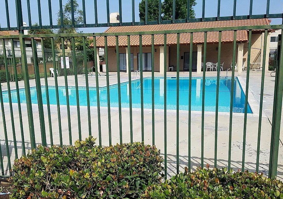 Community Clubhouse & Pool