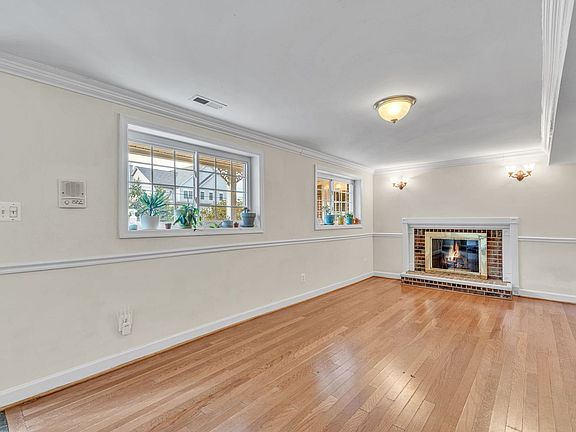 2nd image of 4415 Elmwood Dr