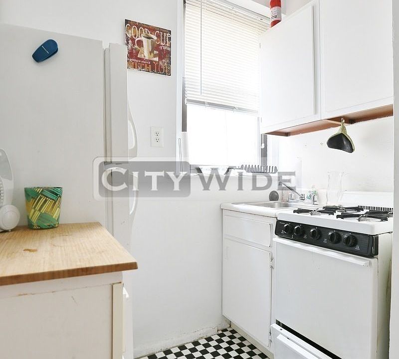 2nd image of 1075 1st Ave Frnt 1