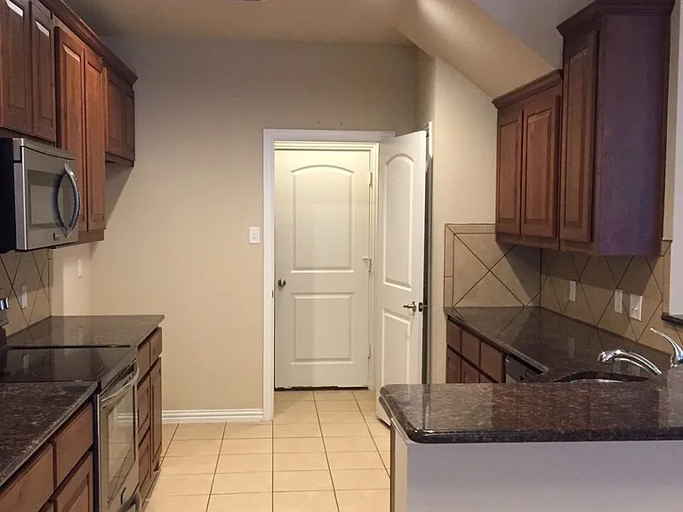 243 Sherburne St — Photo 5