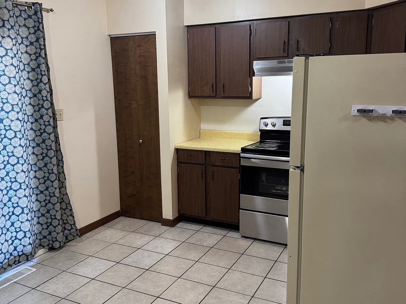 2 bed, 1.5 bath, 1000 sqft, $700 — Photo 4