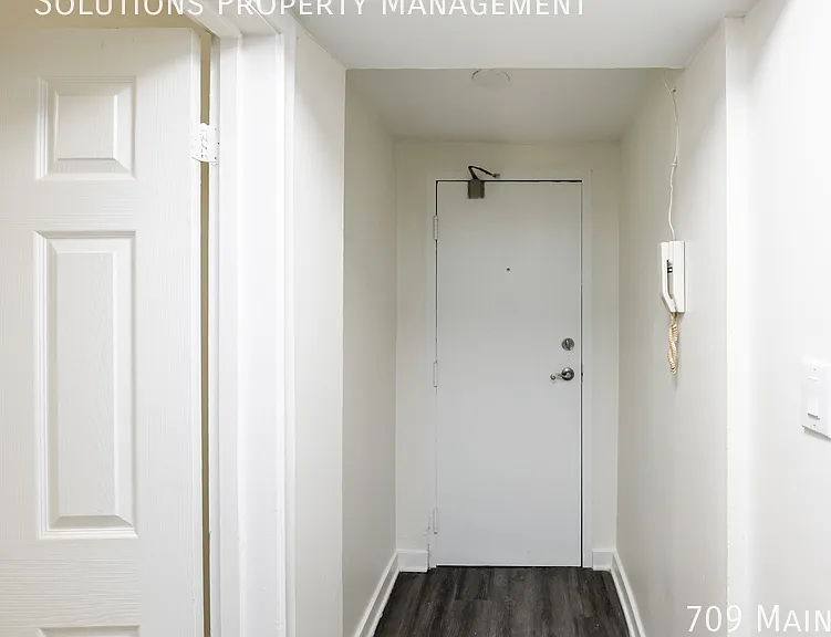709 Main St E #3 — Photo 6
