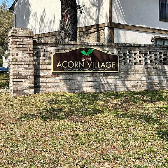 4918 Silver Oaks Vlg #F — Photo 2