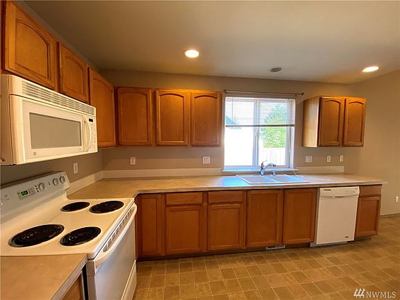 3rd image of 8226 186th Street Ct E