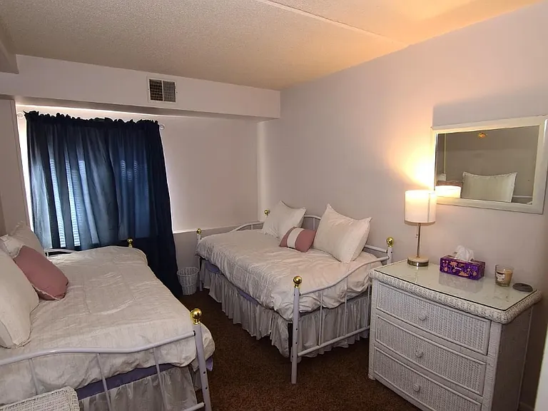 806 Stratford Dr #14 — Photo 3