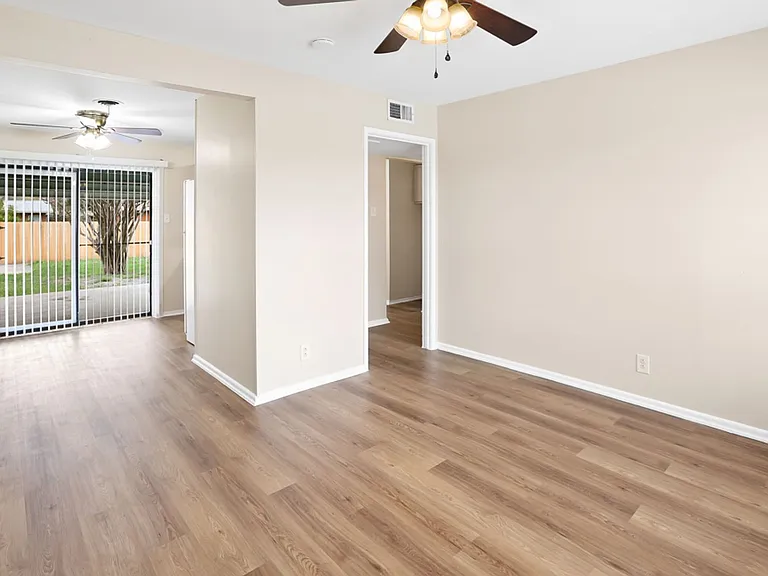 115 Harcourt Ave — Photo 5