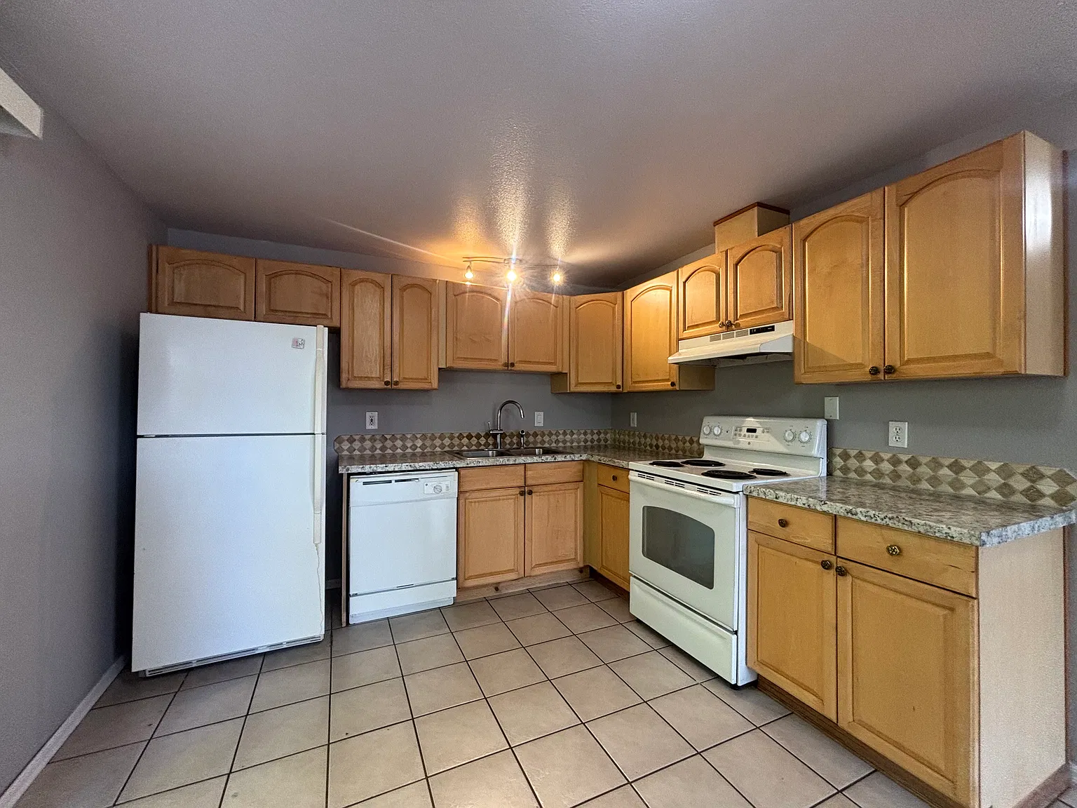 3 bed, 1208 sqft, $2,600 — Photo 4