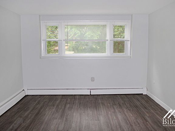 3rd image of 115 Bourne Ave APT 11