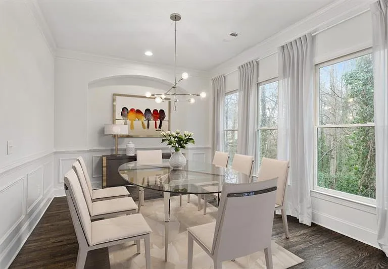 926 Canterbury Ln NE — Photo 9