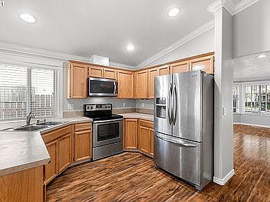 2nd image of 812425 NE 20th St