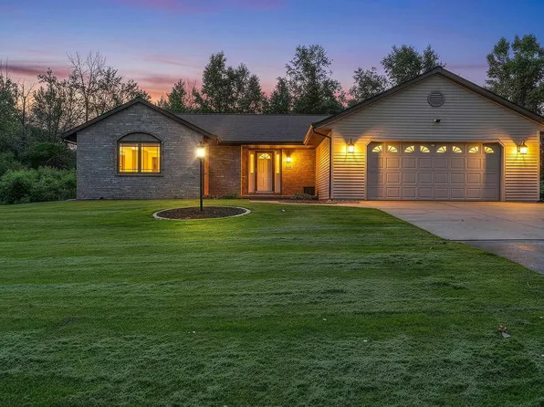 1397 Wellington Dr, Suamico, WI 54173