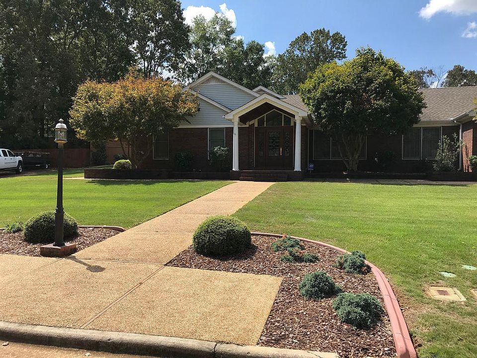 1st image of 103 Woodstock Dr