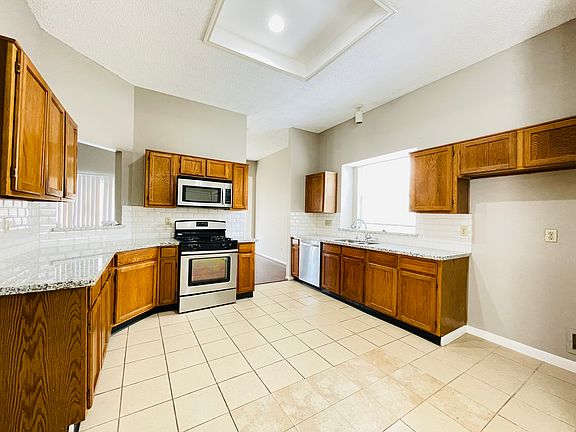 4th image of 3122 Lakefield Way