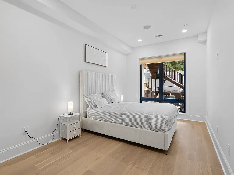 733 Euclid St NW #202 — Photo 8
