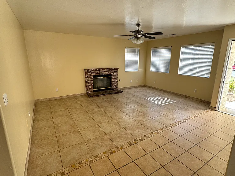 1409 Kirkwood Ave — Photo 4