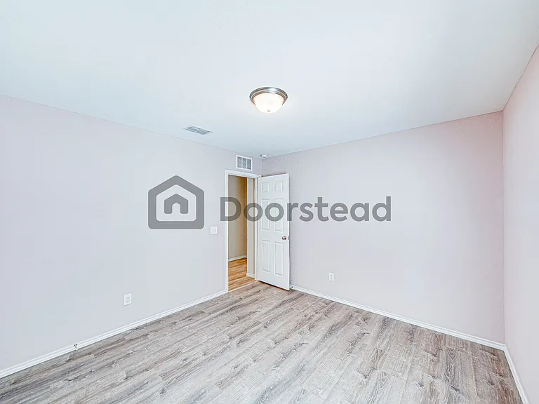 3008 Lakewood Ln — Photo 9