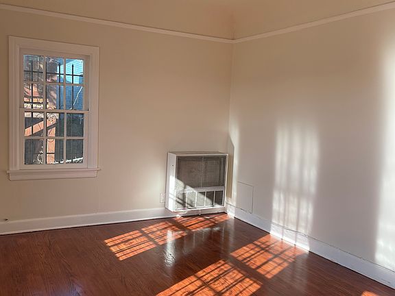 2nd image of 1040 3/4 Laguna Ave