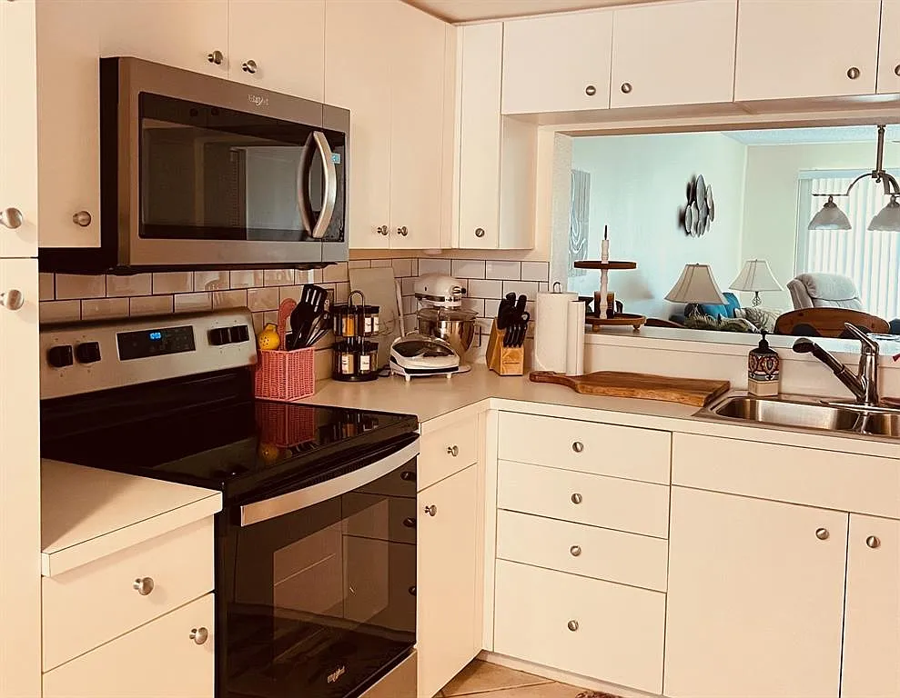 2 bed, 2.0 bath, 1106 sqft, $5,500 — Photo 3