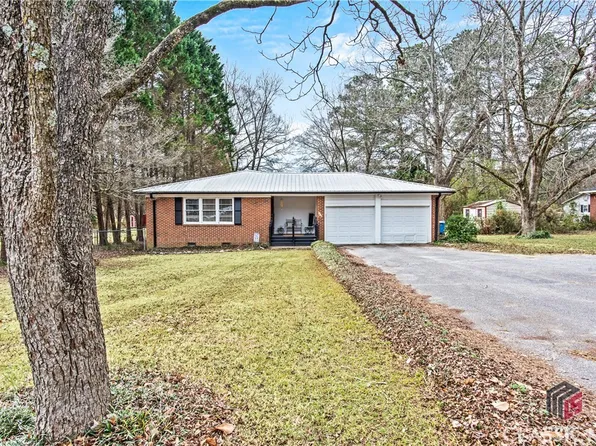 857 Glenn Carrie Road, Hull, GA 30646