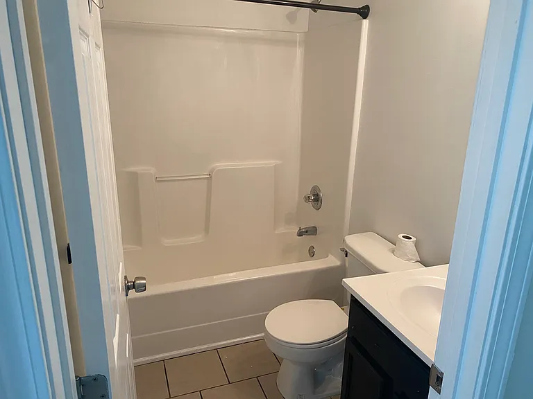 560 Academy Dr — Photo 13