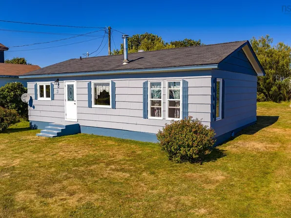3 Atlantic St, Clarks Harbour, NS B0W 1P0