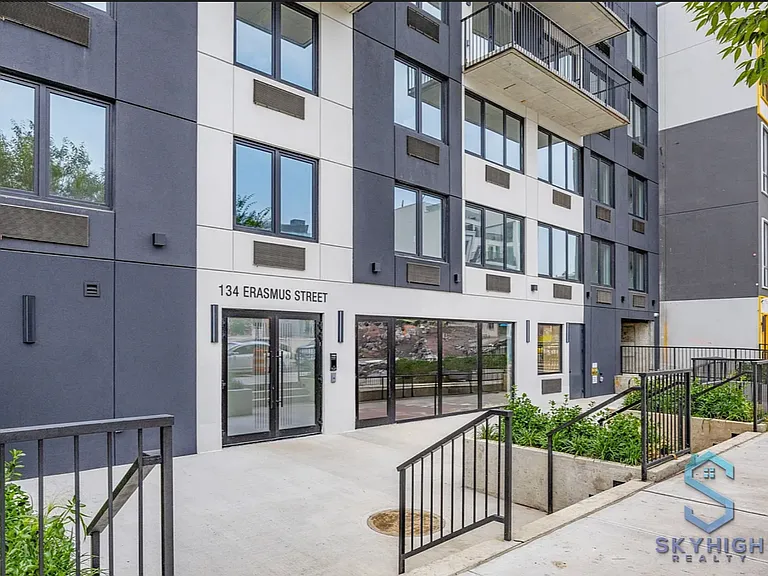 134 Erasmus St #4BB — Photo 11
