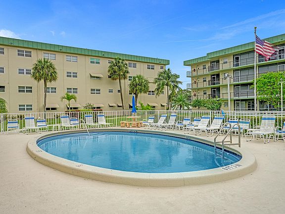3rd image of 810 SE 7TH Street #207