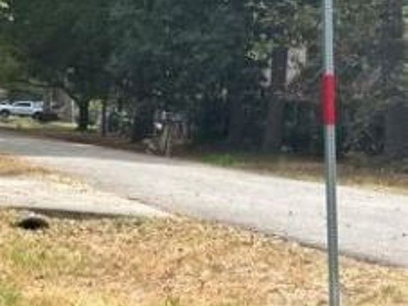 Exterior Neighborhood (street photo)