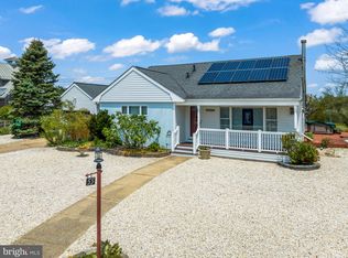 55 W Holly Dr, Beach Haven, NJ 08008