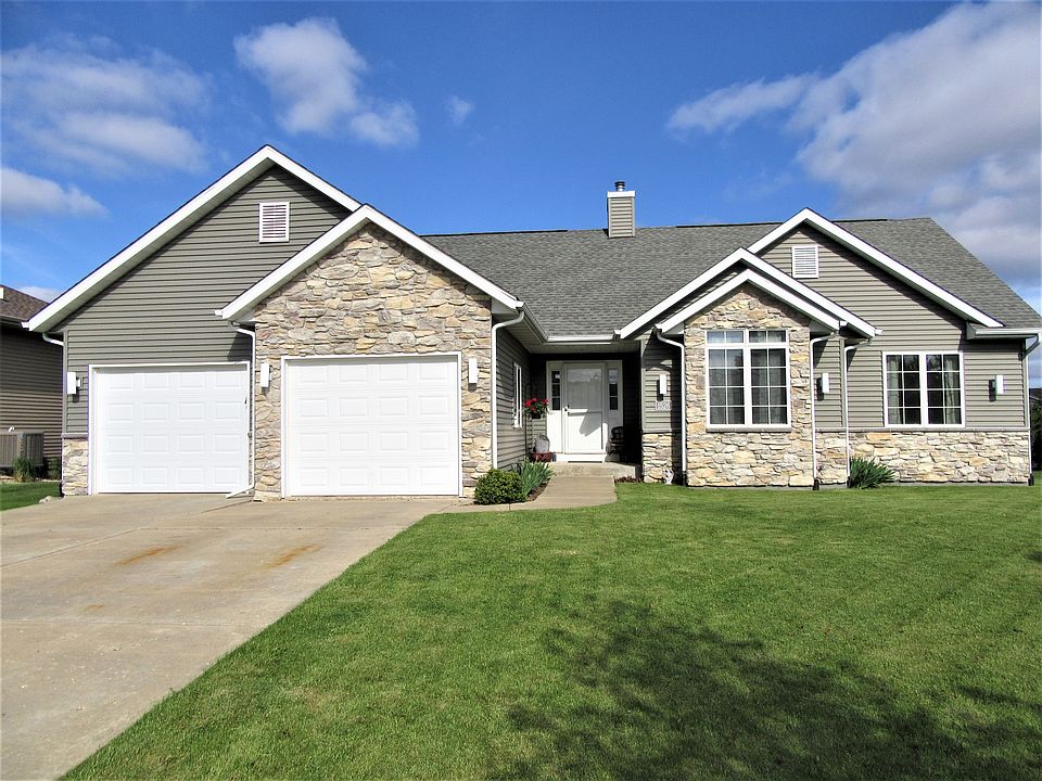 1st image of 1526 Honeysuckle Ln