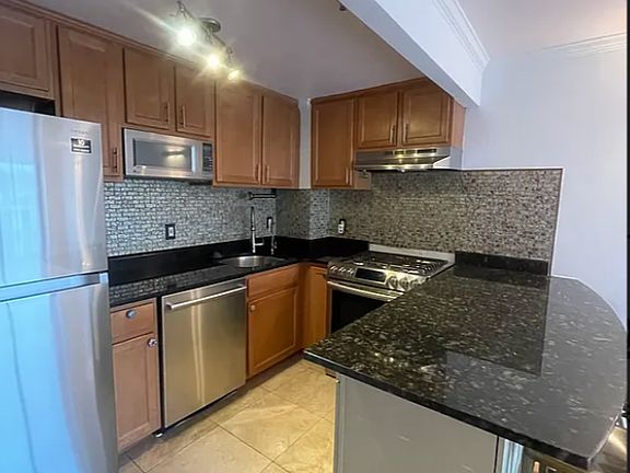 4th image of 1443 28th Ave APT 5A