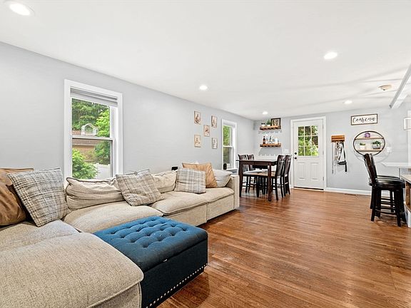 4th image of 62 Tennyson St