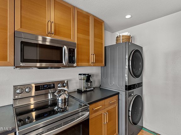 5th image of 2899 Instone Ct