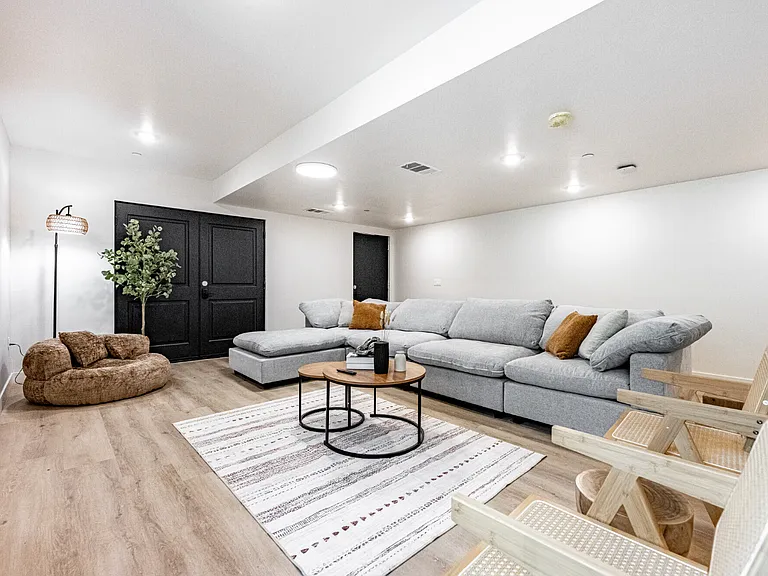 4517 Kingswell Ave — Photo 2