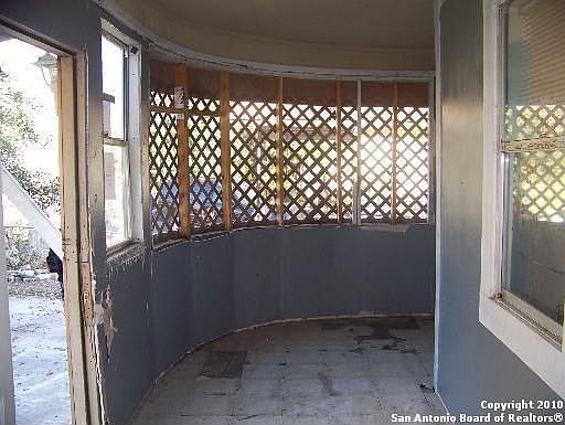 3rd image of 220 Cooper St