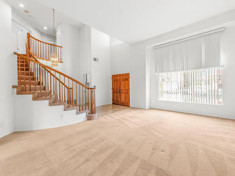848 Devore Ave — Photo 12
