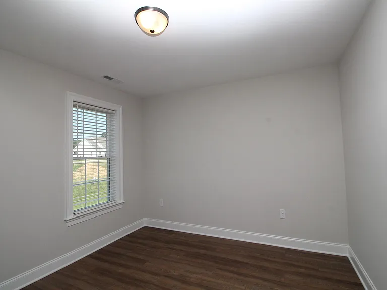 179 Langley Dr — Photo 14