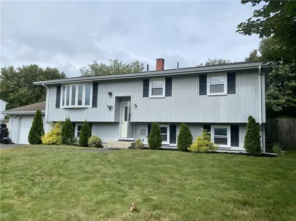21 Sunnyside Dr, Warwick, RI 02889