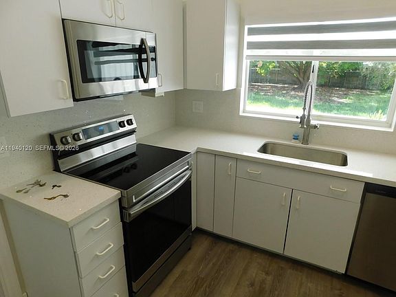 3rd image of 16240 SW 286th St