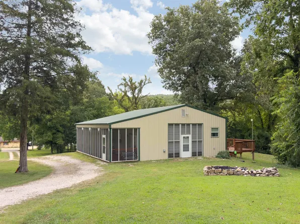 163 E River Rd, Hardy, AR 72542
