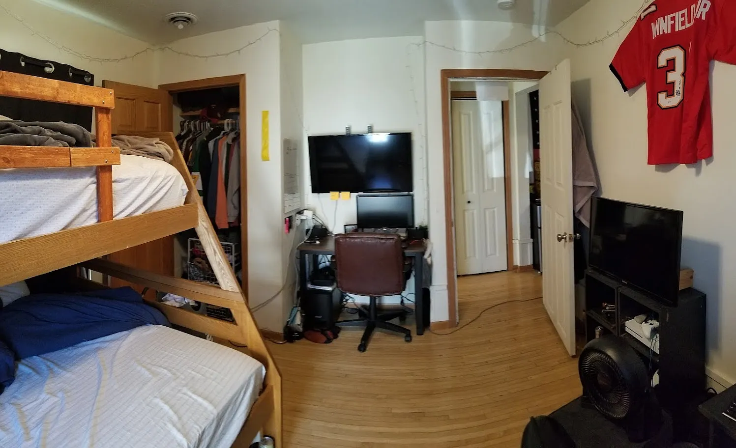 4 bed, 2200 sqft, $1,995 — Photo 4