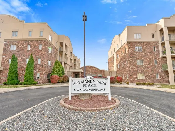 5995 Ellis St #202, Lasalle, ON N9H 2P1