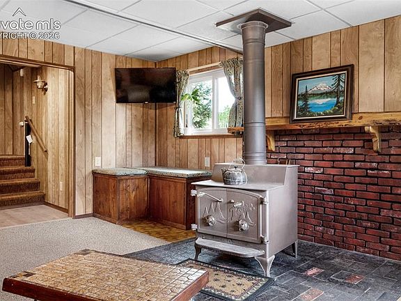 5th image of 215 Valley Rd