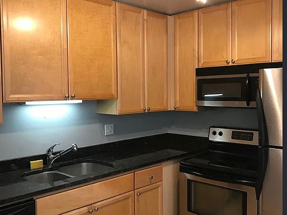 3rd image of 512 E Spruce Dr APT 3A