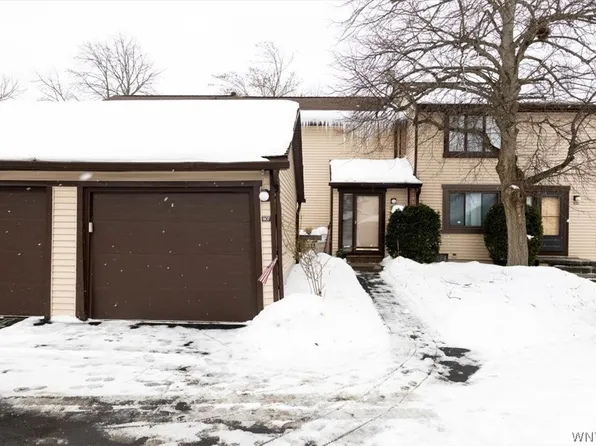 907 Charlesgate Cir, East Amherst, NY 14051
