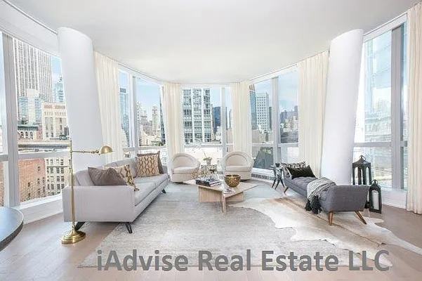 Rented by iAdvise Real Estate LLC | media 52