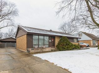 8942 Saratoga Dr, Bridgeview, IL 60455