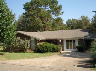260 Lake View Dr, Vicksburg, MS 39180