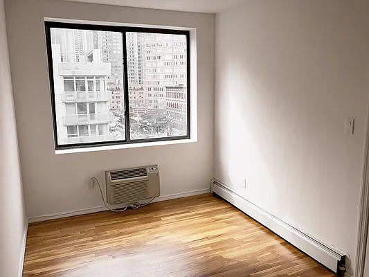 Rented by Avenues Real Estate | media 31